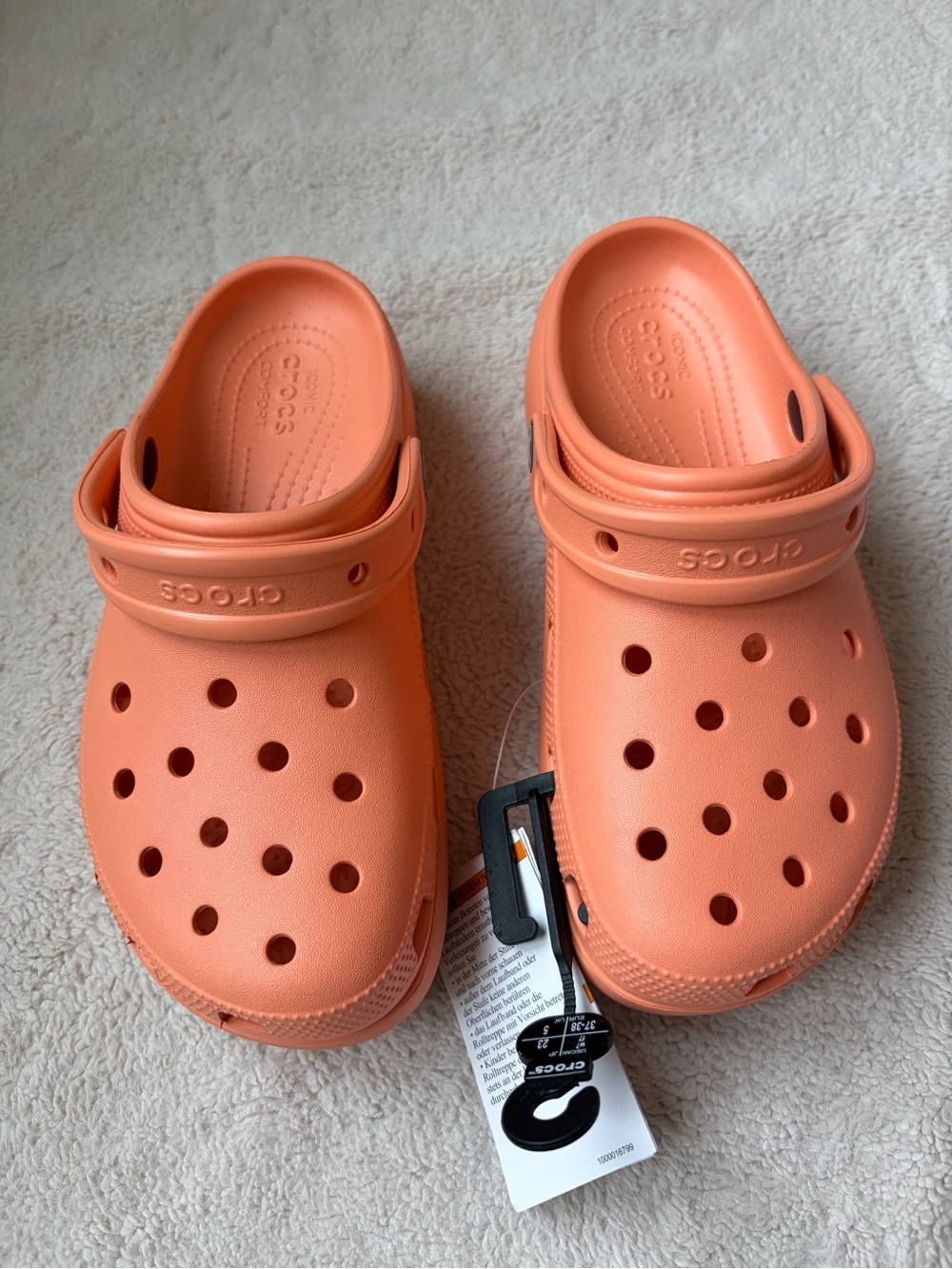 MWT CROCS Classic Platform Clogs in Peach Women Size 7